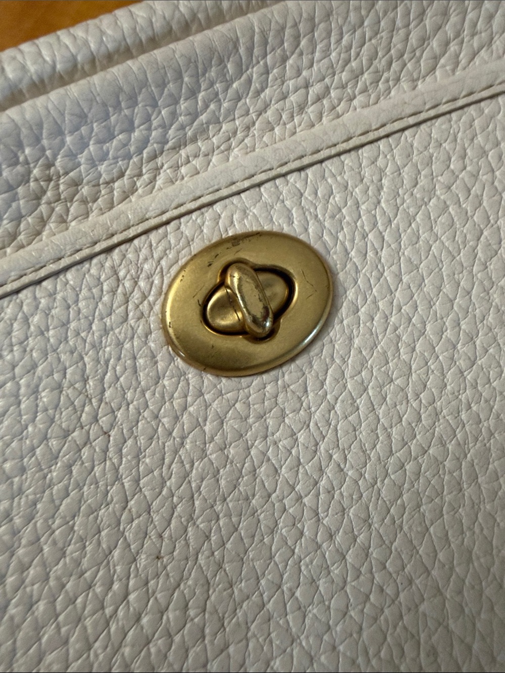 Coach Camera C5809 Cream Pebbled Leather Crossbody Bag with Turn-Lock Closure - Picture 14 of 16